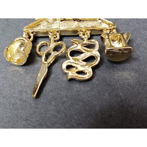 Vintage Danecraft Black/Gold Sewing Machine Brooch/Pin With Charms - Picture 8 of 11